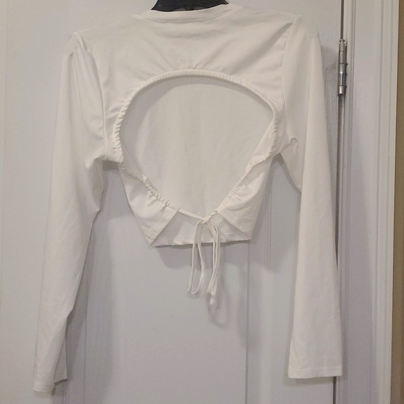 Women stylish white crop top with back out 100% Polyester size large - Picture 2 of 3